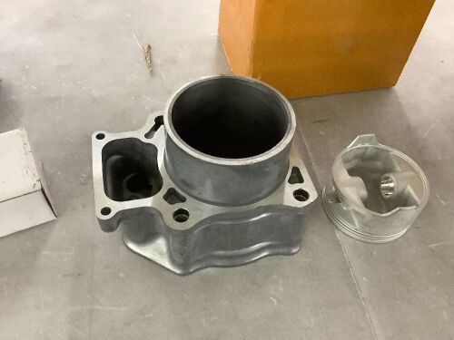 Top End Rebuild Kit Cylinder Piston - Lot 395