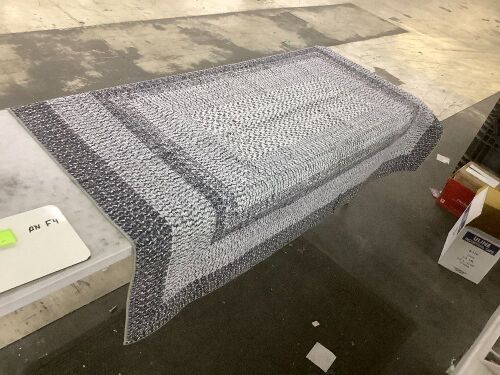 5' x 7' Area Rug  - Lot 614