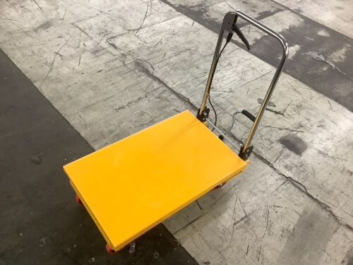VEVOR Hydraulic Lift Table - Missing Clamp Left Side of Foot Bar - Lot 90