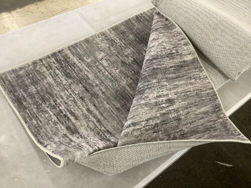 9' x 6' Area Rug  - Lot 159