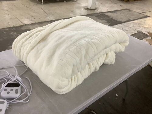 King Size Heated Blanket - Lot 175