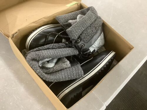 Women's Boots, Size 10  - Lot 187