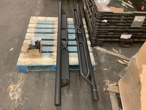 4" Running Boards for Jeep Wrangler Gladiator - Missing 1 Mounting Bracket  - Lot 90