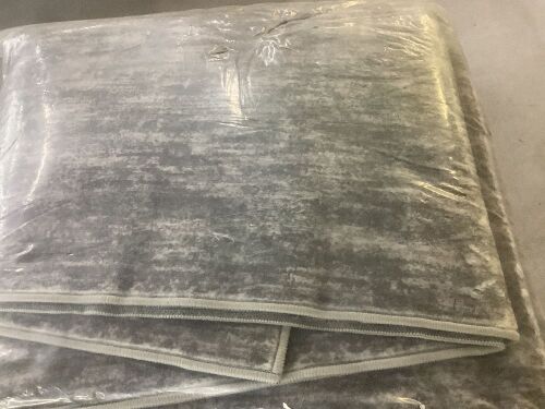9' x 12' Area Rug  - Lot 161