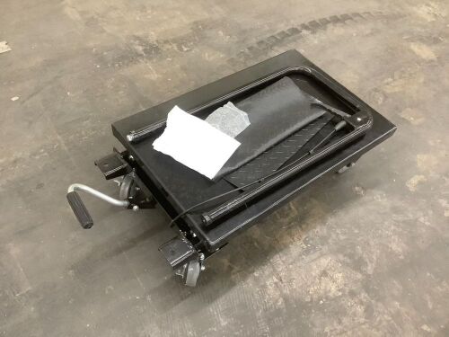 Hydraulic Motorcycle Lift - Missing 1 Bolt for Handle  - Lot 189