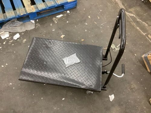 Hydraulic Lift Cart  - Lot 190
