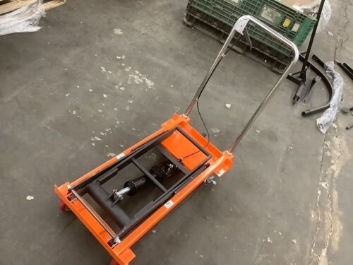 Hydraulic Lift Cart - Missing Parts, Doesn't Retract  - Lot 193