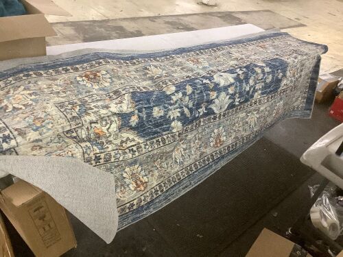 7' x 9' Area Rug  - Lot 288