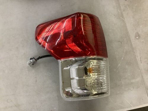 Left Tail Light Assembly for 2010-13 Toyota Tundra  - Lot 364