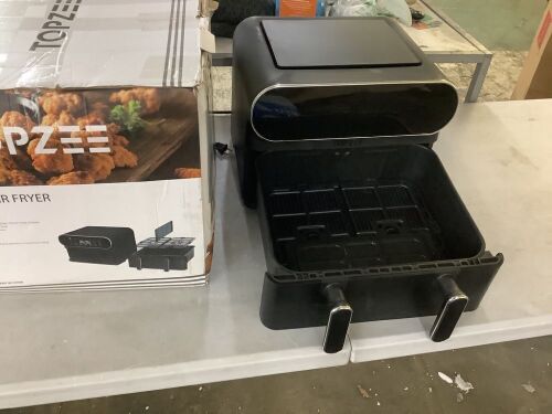 Topzee 11Qt Dual Zone Air Fryer  - Lot 371