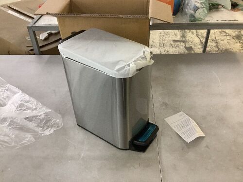 Slim Bathroom Trashcan w/ Lid  - Lot 378