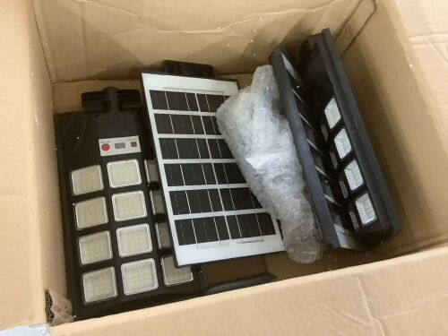 Solar Street Lights, 4 Pack  - Lot 442