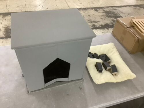 Cat House with Scratch Pad  - Lot 653