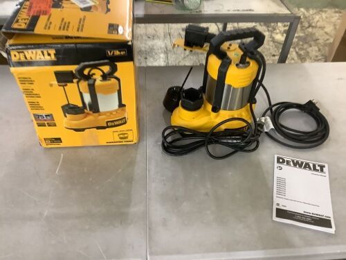 DEWALT 1/3 hp. Stainless Steel/Cast Iron Submersible Sump Pump - Broken Float Rod - Lot 622JF