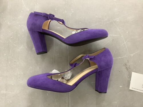Women's T-Strap Block Chunky Heel Mary Jane Pumps, Size 12  - Lot 794