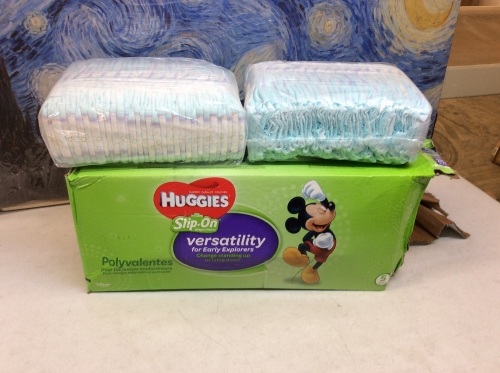 Huggies Slip On Diapers Size 5, 128 Count. Appears New with Damaged Box - Lot 620