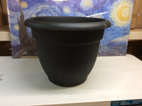 Large Plastic Planter Pot. Appears New - Lot 840