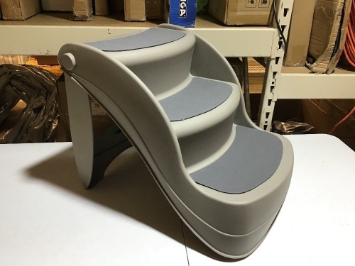 PETMAKER 14.5" Nonslip Foldable Pet Steps - 3 Steps. Appears New - Lot 922