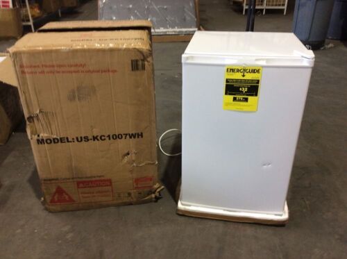 FULLWATT Single Door Mini Fridge With Reversible Door 7-Grade Adjustable Temperature Removable Shelf 3.0 CU FT  - Lot 80