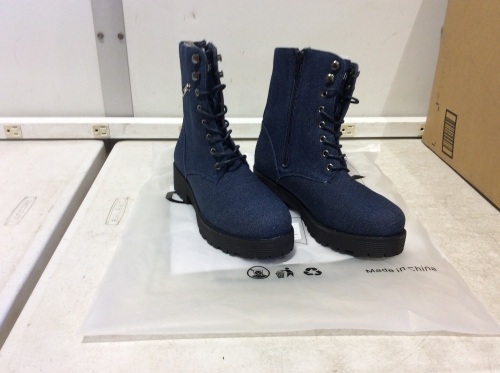 Lot of (10) Cinak Martens Women's Denim Blue Boots, Size 6 - Lot 538