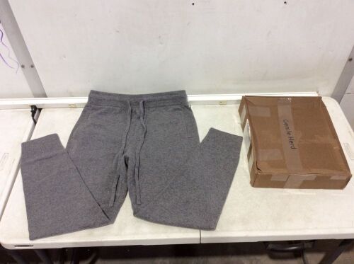 Gentle Herd Cashmere Jogger Pants, Medium  - Lot 569