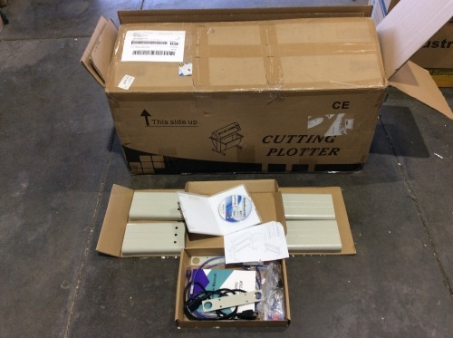 28" Vinyl Cutting Plotter  - Lot 578