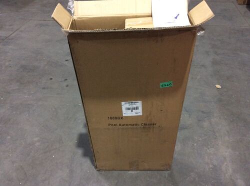Suction Pool Cleaner  - Lot 820