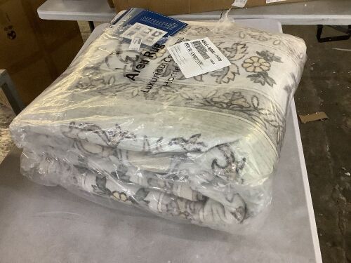 9' x 12' Area Rug  - Lot 153