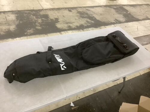 APTY Padded Golf Club Travel Bag with Wheels  - Lot 336