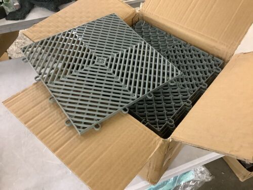 Interlocking Deck Tiles 11.8 x 11.8in, 25 pc  - Lot 112