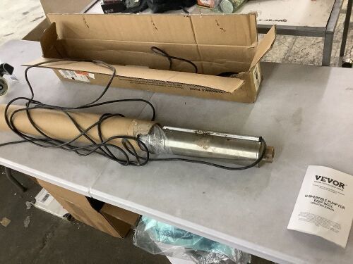VEVOR Deep Well Submersible Pump 1 HP 37GPM 207 ft. Head 4 in. Water Pump IP68 with 33 ft. Electric Cord  - Lot 277JF