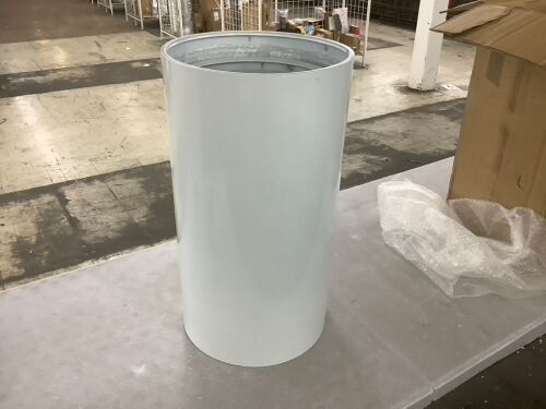 Cylinder Pedestal Stand - Lot 550