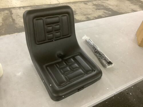 Universal Lawn Tractor Seat - Lot 662