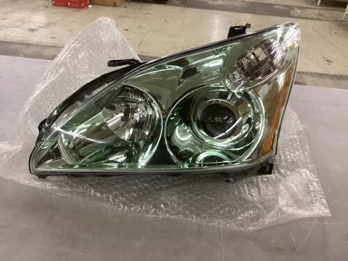 Pair of Lexus Headlight Assembly  - Lot 757