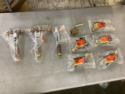 Lot of (3) Everbilt 10 in. Brass Tank Tee & (5) Viega ProPress 3/4 in. Press Zero-Lead Bronze Ball Valve - Lot 384JF