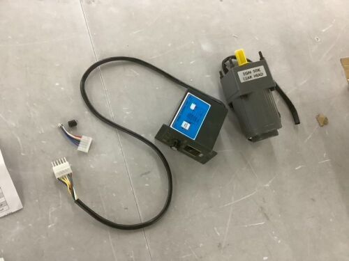 Gear Reducer Motor with Speed Controller AC 110V 15W 50K 27RPM - Lot 263