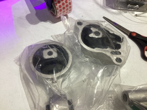 Engine Motor Mount Set  - Lot 402