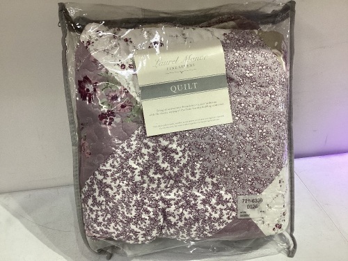 Laurel Manor Fine Linens Quilt  - Lot 372