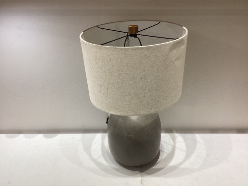 Resin table lamp - Lot 519