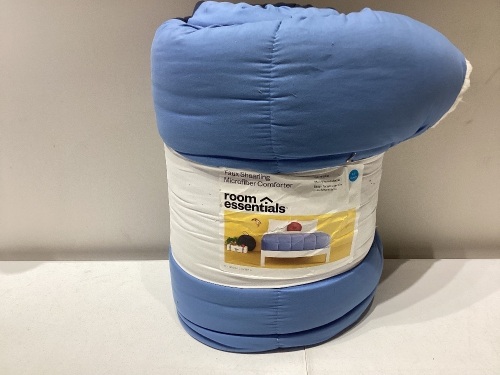 Room Essentials, Faux Shearing Microfiber comforter F/Q - Lot 532