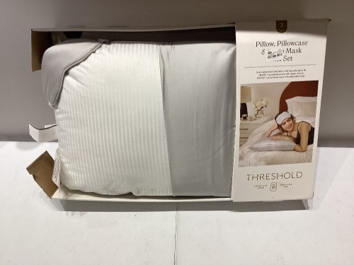 THRESHOLD Pillow, Pillowcase and Sleep Mask Silk Set - Lot 534