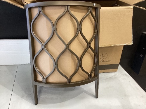 STEVE SILVER Side table - Lot 568