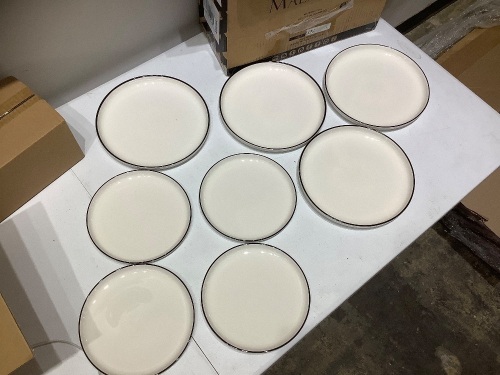 MalaCasa Dishes set, 4 place setting. - Lot 227