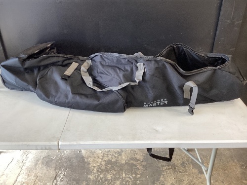 ourdoor master rolling bag - Lot 600