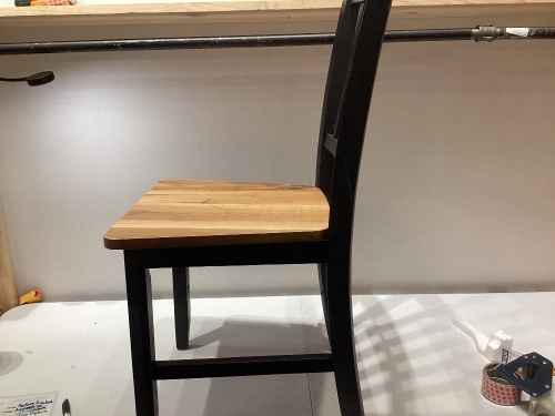 Set of 2 Wooden chairs (natural and black) - Lot 560