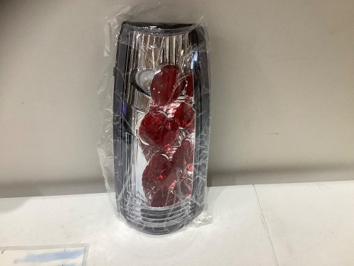 Boine 1988/99 Chevy Silverado  replacement tail lights - Lot 291