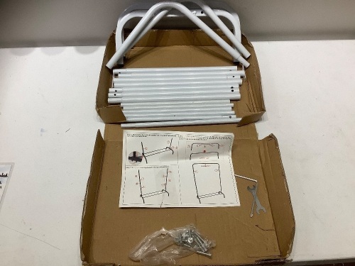 white clothing rack - Lot 444