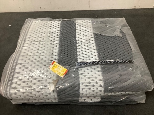 Large Indoor Outdoor Area Rug Light Gray Dark Gray - Lot 1581
