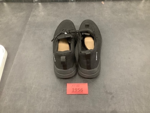 Feheet Mens 10.5-11 Running Shoes - Lot 1956
