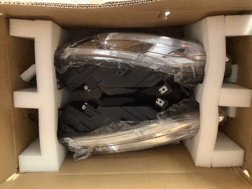 Set of 2 Headlights for Unknown Vehicle - Lot 2049